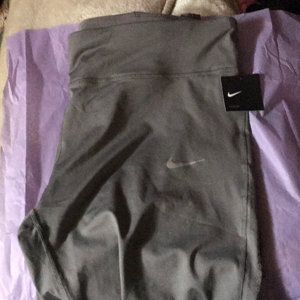 Light grey Capri Nike leggings